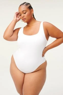 GOOD AMERICAN GOOD FORM MODERN TANK BODY | WHITE001 Bodysuits