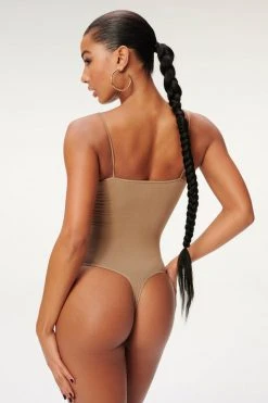 GOOD AMERICAN SEAMLESS SKINNY STRAP BODYSUIT | PUTTY001