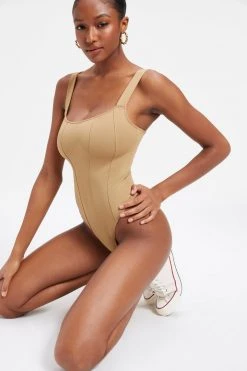 GOOD AMERICAN SCUBA CORSET BODYSUIT | PECAN001