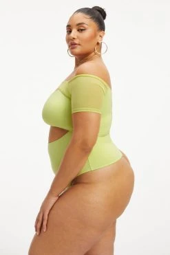GOOD AMERICAN OFF SHOULDER CUT BODYSUIT | KEY LIME001