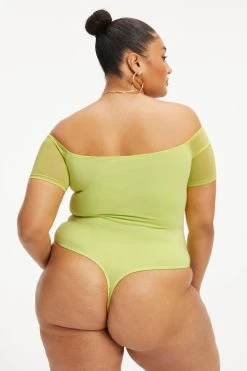 GOOD AMERICAN OFF SHOULDER CUT BODYSUIT | KEY LIME001