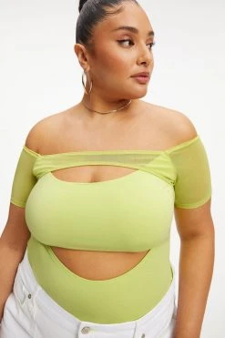 GOOD AMERICAN OFF SHOULDER CUT BODYSUIT | KEY LIME001