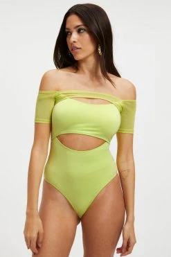 GOOD AMERICAN OFF SHOULDER CUT BODYSUIT | KEY LIME001