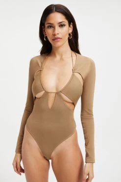 GOOD AMERICAN GOOD TOUCH CUT EXTREME BODYSUIT | PECAN001 Bodysuits