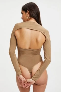 GOOD AMERICAN GOOD TOUCH CUT EXTREME BODYSUIT | PECAN001 Bodysuits