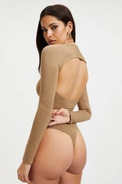 GOOD AMERICAN GOOD TOUCH CUT EXTREME BODYSUIT | PECAN001 Bodysuits