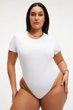 GOOD AMERICAN RIB FITTED TEE BODYSUIT | WHITE001