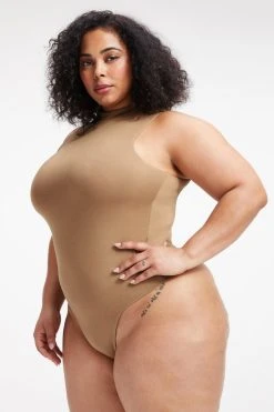 GOOD AMERICAN GOOD TOUCH TURTLENECK BODY | PECAN001