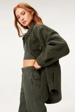 GOOD AMERICAN SHERPA SHACKET | INK001