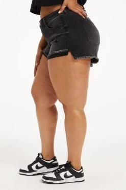 GOOD AMERICAN GOOD CURVE SHORT | BLACK089