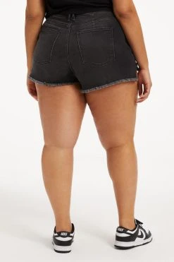 GOOD AMERICAN GOOD CURVE SHORT | BLACK089