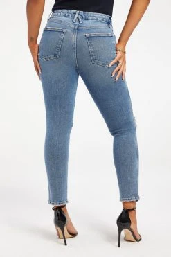 GOOD AMERICAN High Waisted GOOD CURVE SKINNY CROP | BLUE800