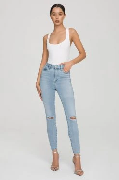 GOOD AMERICAN GOOD CURVE SKINNY CROP RAW HEM | BLUE638