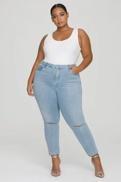 GOOD AMERICAN GOOD CURVE SKINNY CROP RAW HEM | BLUE638