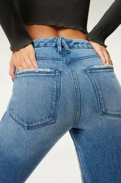 GOOD AMERICAN High Waisted GOOD CURVE STRAIGHT NATURAL FRAY HEM | BLUE858