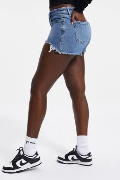 GOOD AMERICAN High Waisted CUT OFF SHORT | INDIGO048
