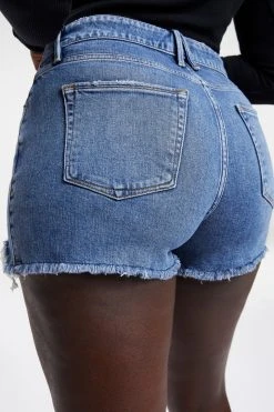 GOOD AMERICAN High Waisted CUT OFF SHORT | INDIGO048