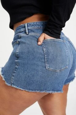 GOOD AMERICAN High Waisted CUT OFF SHORT | INDIGO048