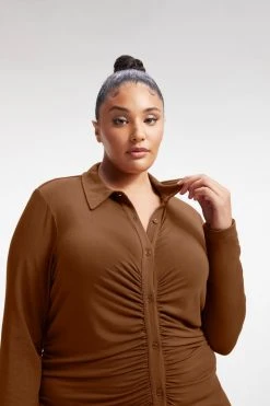 GOOD AMERICAN GOOD TOUCH BUTTON FRONT MIDI | BURNT CARAMEL002 Dresses