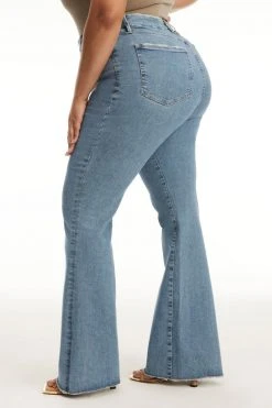 GOOD AMERICAN GOOD FLARE RAW EXPOSED BUTTON | BLUE670 Bootcut & Flare