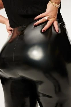 GOOD AMERICAN VINYL PULL ON FLARE | BLACK001