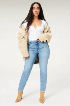 GOOD AMERICAN THE WEEKENDER JEAN | BLUE864