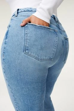 GOOD AMERICAN THE WEEKENDER JEAN | BLUE864
