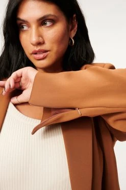 GOOD AMERICAN Tops FITTED SCUBA BLAZER | BURNT CARAMEL002