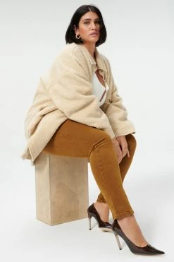 GA-SALE GOOD LEGS CIG | BRONZE001