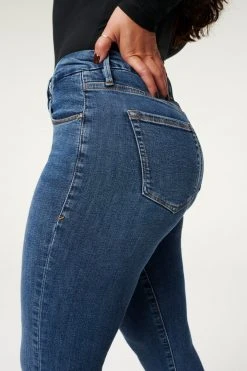 GOOD AMERICAN High Waisted GOOD LEGS CROP RAW HEM | BLUE835