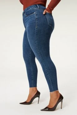 GOOD AMERICAN High Waisted GOOD LEGS CROP RAW HEM | BLUE835