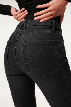 GOOD AMERICAN High Waisted GOOD LEGS RAW HEM | BLACK184