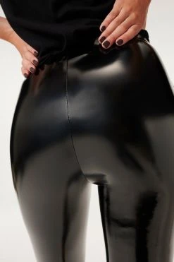 GOOD AMERICAN VINYL PULL ON LEGGING | BLACK001