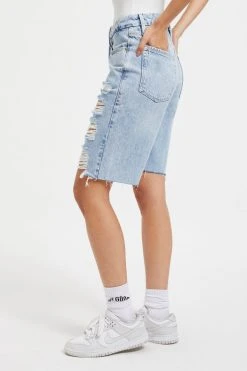 GOOD AMERICAN GOOD '90S BERMUDA EXTREME RIPS | INDIGO296 High Waisted