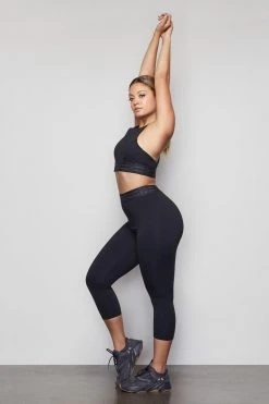 GOOD AMERICAN THE ICON CAPRI LEGGING | BLACK001 Leggings & Pants
