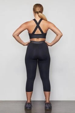 GOOD AMERICAN THE ICON CAPRI LEGGING | BLACK001 Leggings & Pants