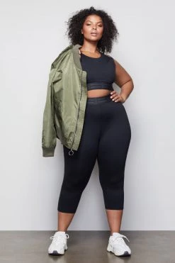 GOOD AMERICAN THE ICON CAPRI LEGGING | BLACK001 Leggings & Pants