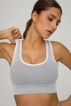 GOOD AMERICAN Active Essentials THE SEAMLESS RIBBED BRA | WHITE001