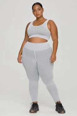 GOOD AMERICAN Active Essentials THE SEAMLESS RIBBED BRA | WHITE001