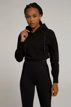 GOOD AMERICAN RUCHED CROP HOODIE | BLACK001