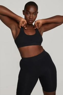 GOOD AMERICAN ESSENTIAL SCOOP BRA | BLACK001