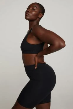 GOOD AMERICAN ESSENTIAL SCOOP BRA | BLACK001