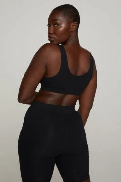 GOOD AMERICAN ESSENTIAL SCOOP BRA | BLACK001