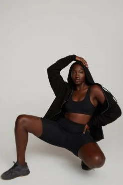 GOOD AMERICAN ESSENTIAL SCOOP BRA | BLACK001