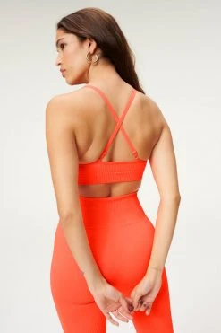 GOOD AMERICAN SEAMLESS CHUNKY RIB BRA | HOT CORAL001