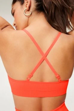 GOOD AMERICAN SEAMLESS CHUNKY RIB BRA | HOT CORAL001