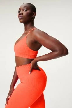 GOOD AMERICAN SEAMLESS CHUNKY RIB BRA | HOT CORAL001