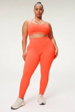 GOOD AMERICAN SEAMLESS CHUNKY RIB BRA | HOT CORAL001