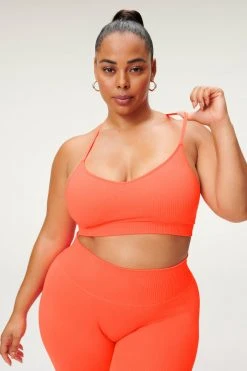 GOOD AMERICAN SEAMLESS CHUNKY RIB BRA | HOT CORAL001