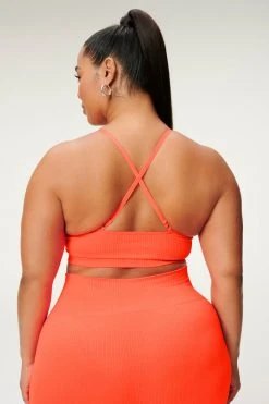 GOOD AMERICAN SEAMLESS CHUNKY RIB BRA | HOT CORAL001